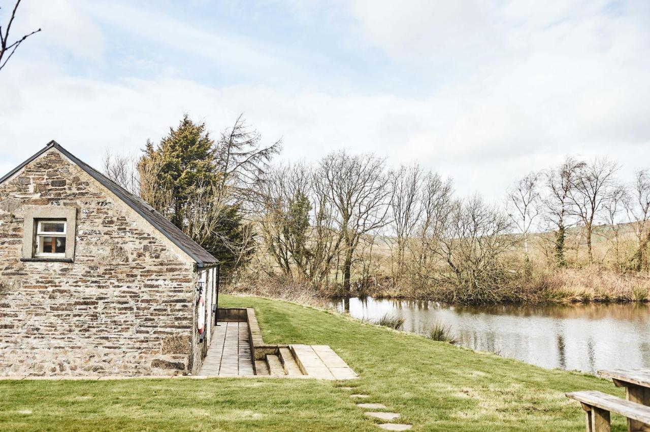 Penuwch Boathouse - cottage in Wales with indoor pool - B&B Carmarthen