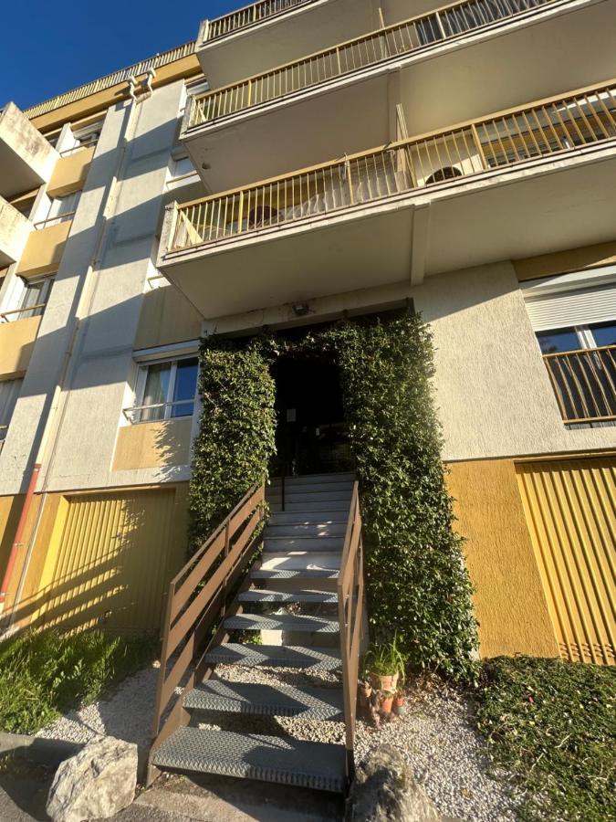 Charmant appartement avec jardin et terrasse comprenant 2 chambres au calme à proximité du centre ville, à 5 minutes du Lac du Salagou - B&B Lodève