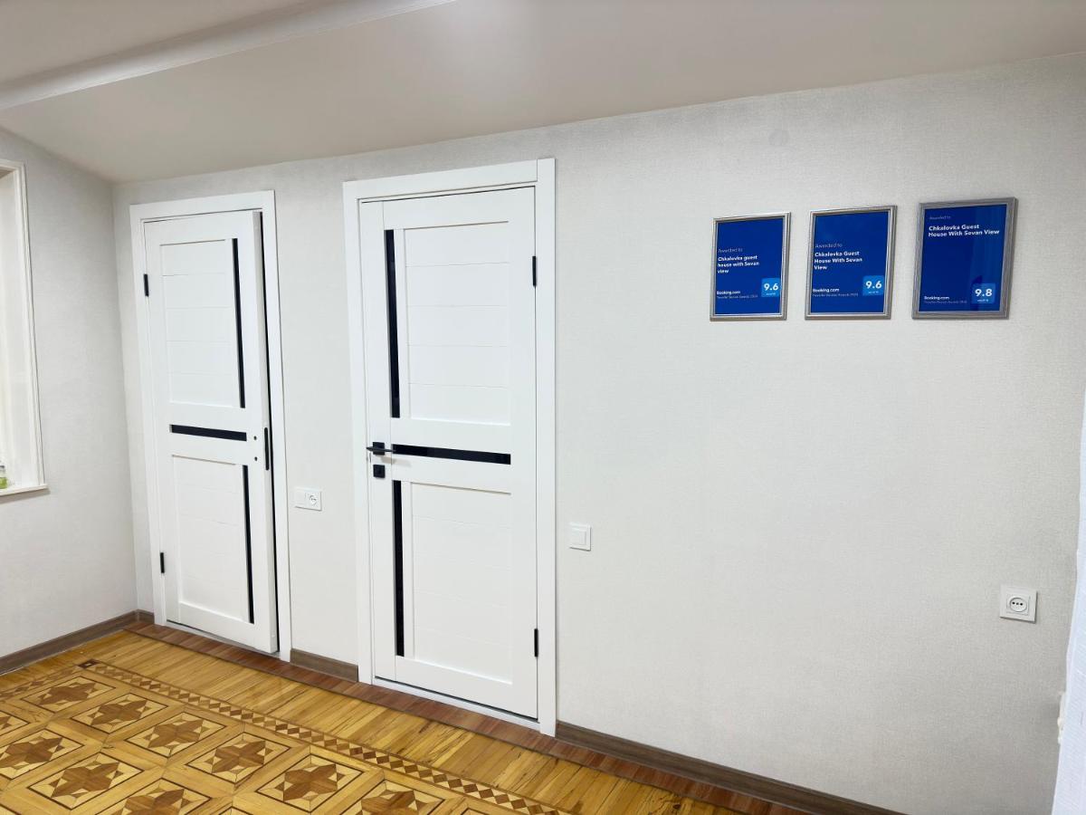 Chkalovka Guest House With Sevan View - B&B Sevan