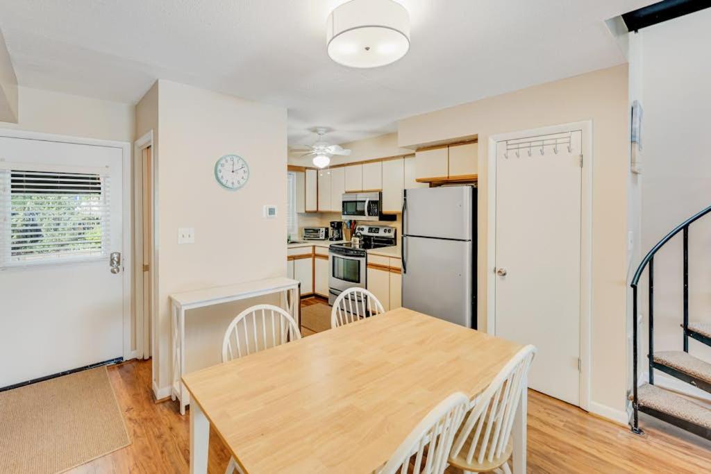 Scarborough Village - 245 Country Club Dr, Unit #608 - B&B Rehoboth Beach