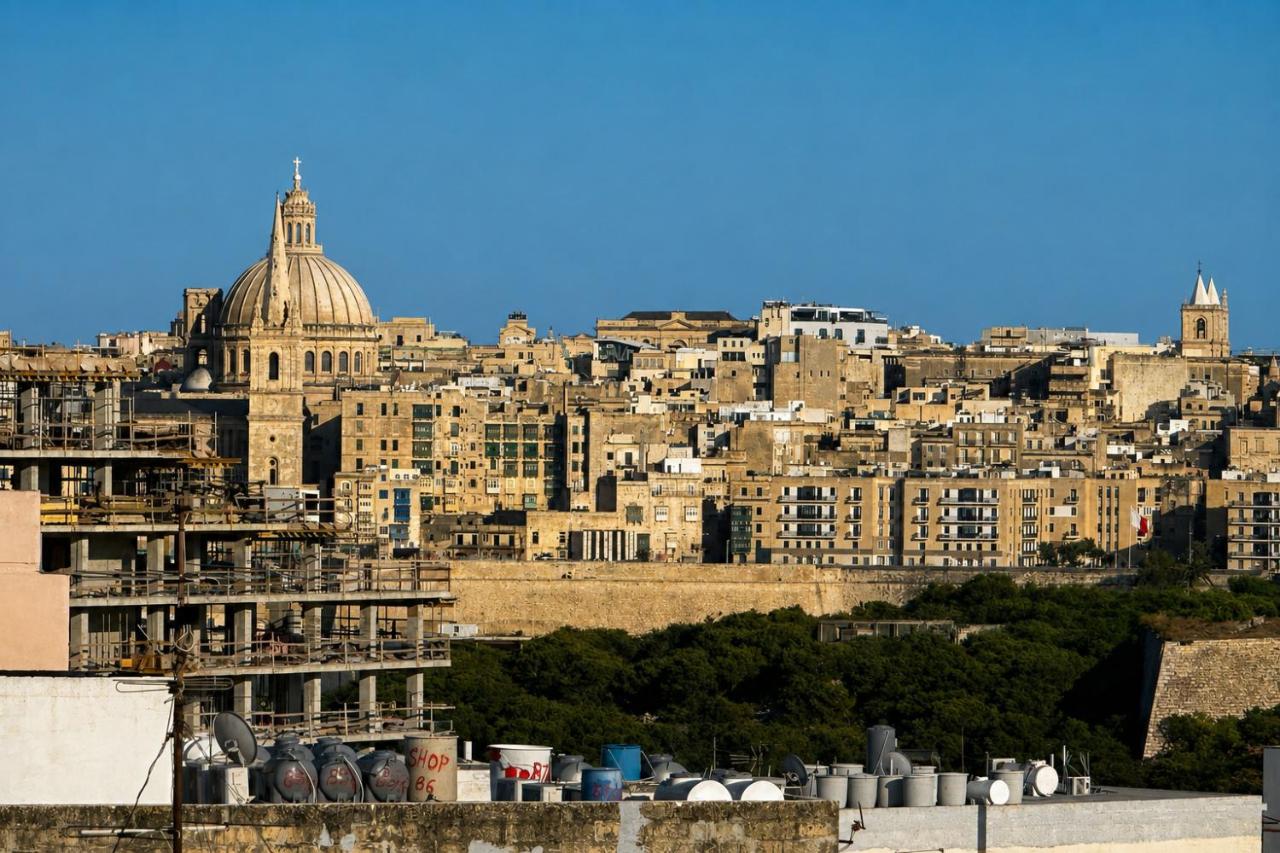 Designer Loft in the Heart of Sliema with Roof Terrace - Ferienwohnung Sliema