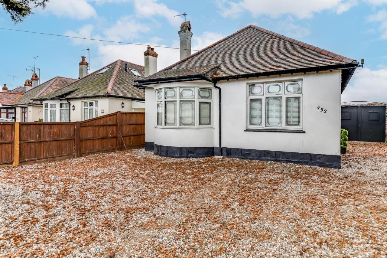 Spacious 4BR House By Mills Stays Contractors Accommodation Wickford With Free Parking & Free WiFi - Ferienwohnung Southend-on-Sea