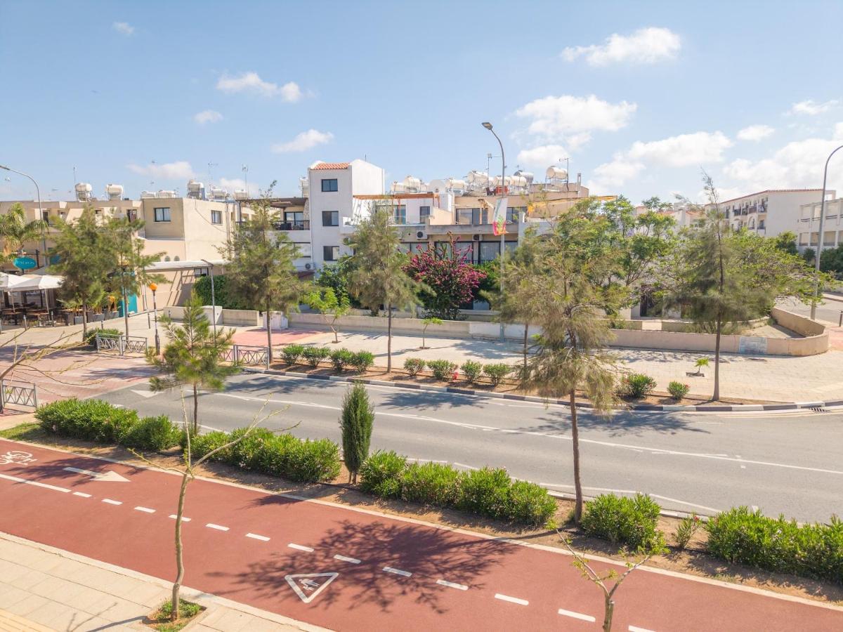 SeaVibe-Coastal Seaview Apartment - Chambres d'hôtes Paralímni