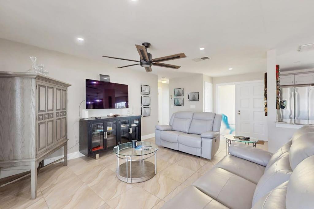 Palm Hideaway - B&B Cape Coral