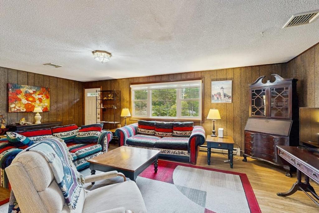 The Rootskeller - B&B Oak Bluffs