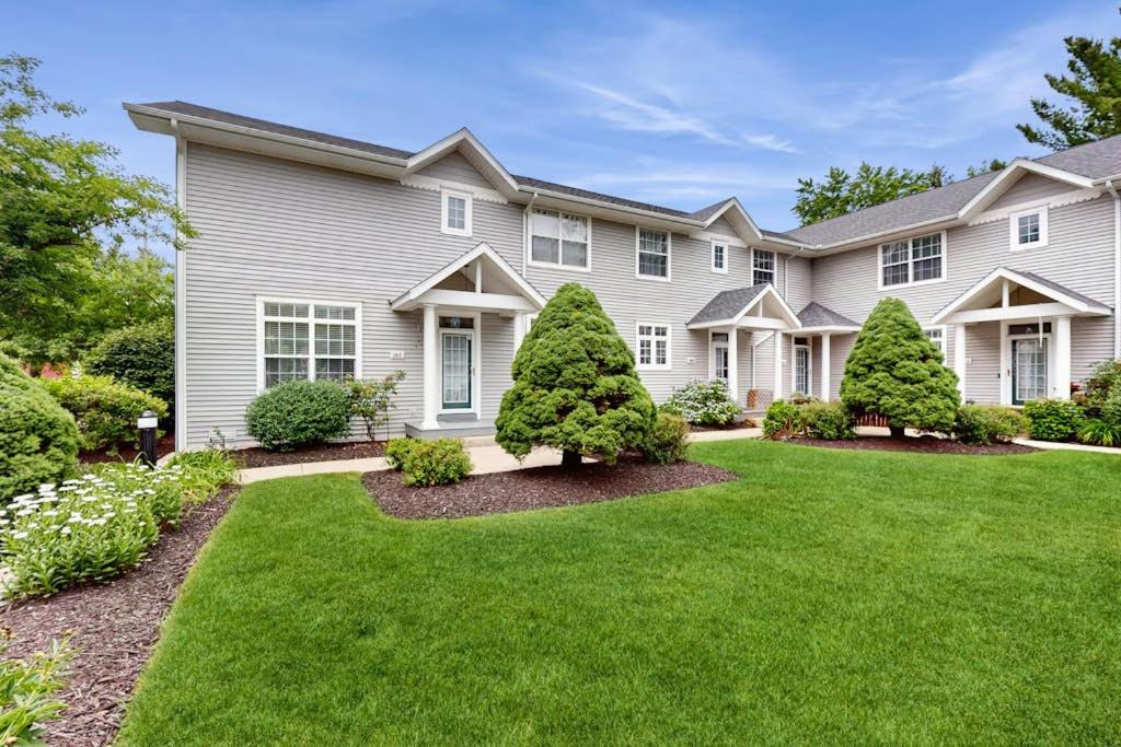 Beacon Court Condo F - B&B Douglas