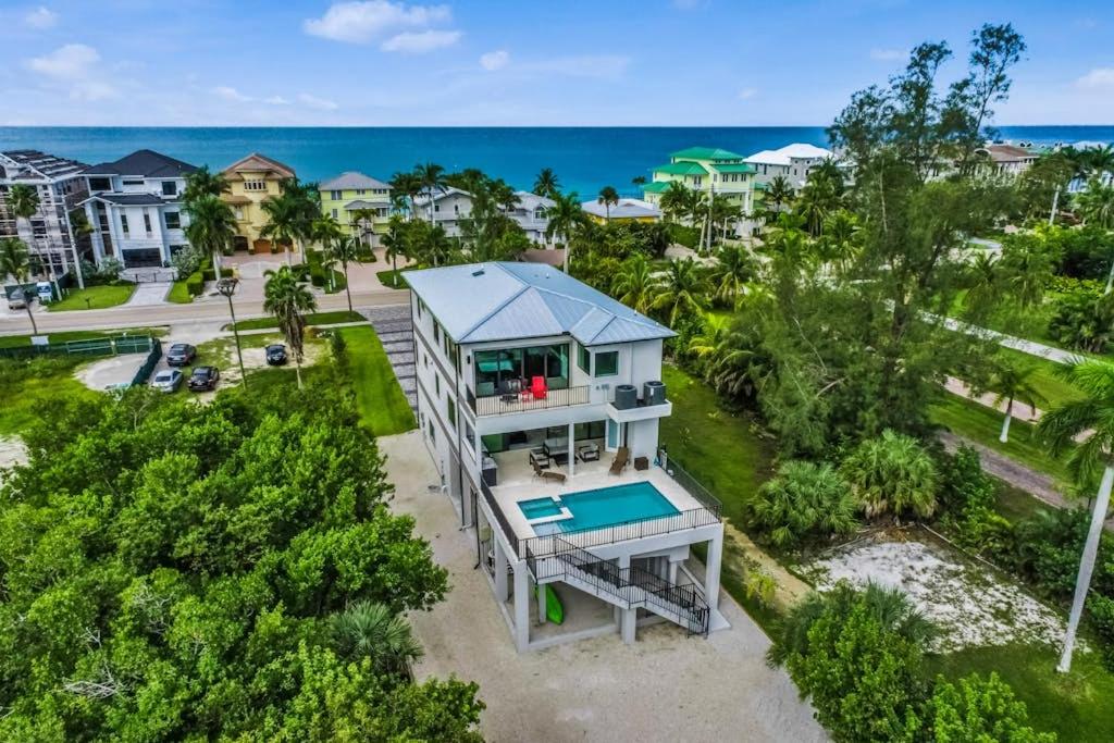 Modern Hickory Hideaway - B&B Bonita Springs