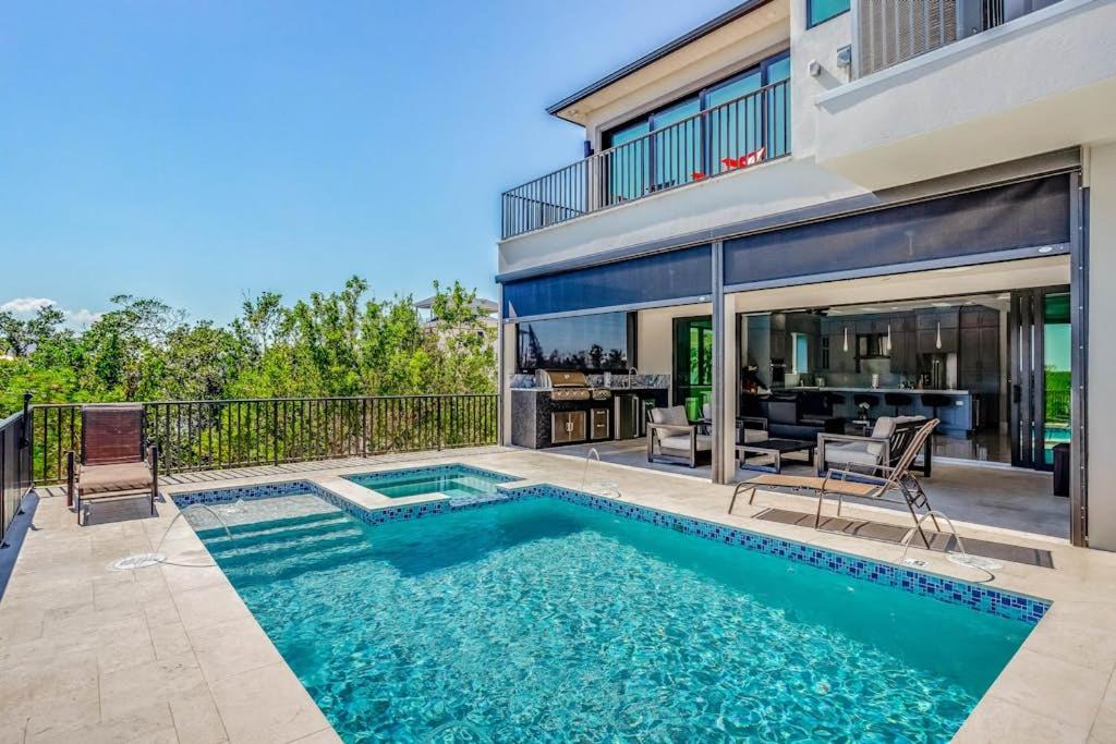 Modern Hickory Hideaway - B&B Bonita Springs