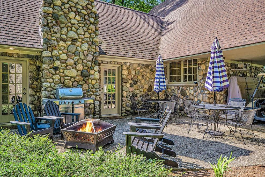 Point Cottage at Point O' Woods - B&B Benton Harbor
