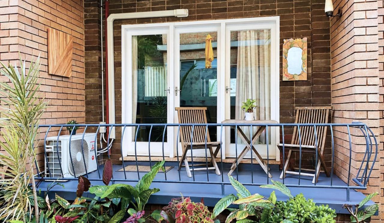 Central 2 Bedroom Apartment - Walk to Beach & CBD - Sleeps 5 - Chambres d'hôtes Wollongong