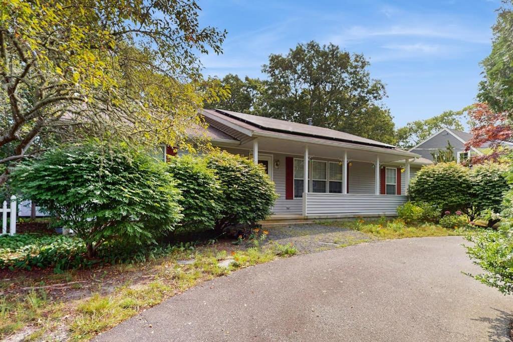 Breezy Beach Escape - Bed and Breakfast West Yarmouth