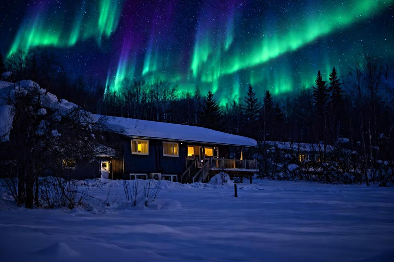 Whole House Aurora View with Hot tub, Sauna and AC - B&B Fairbanks