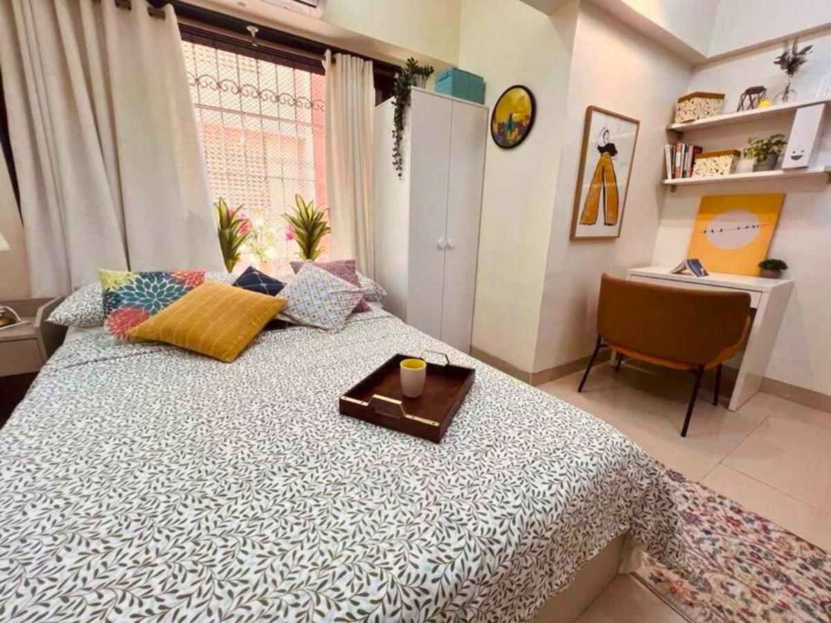 Dawn - A Spacious Modern Studio in Bandra at Almeida Park by Connekt Homes - B&B Mumbai