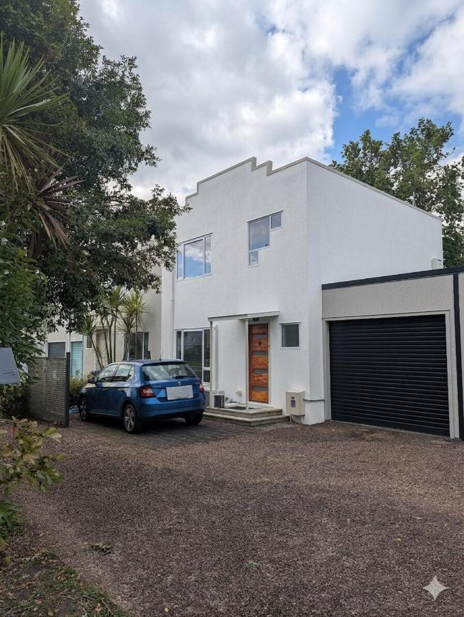 Bright Modern Townhouse at Kingsland with Deck and Garage - Ferienwohnung Auckland