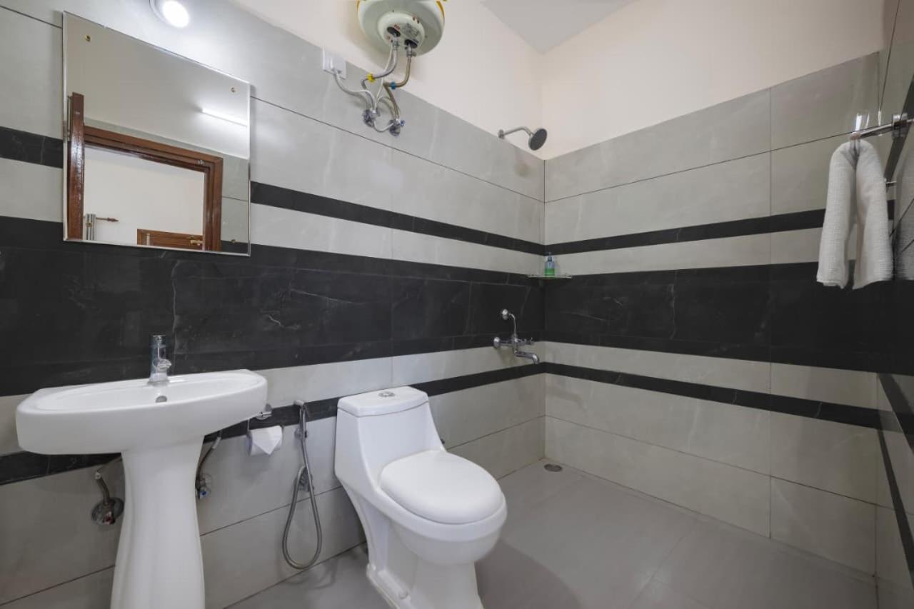The Dew Drops Kasauli I Near Mall Road Kasauli I Sun Set View I Open Terrace I Bath Tub I Multi-Cuisine - B&B Kasauli