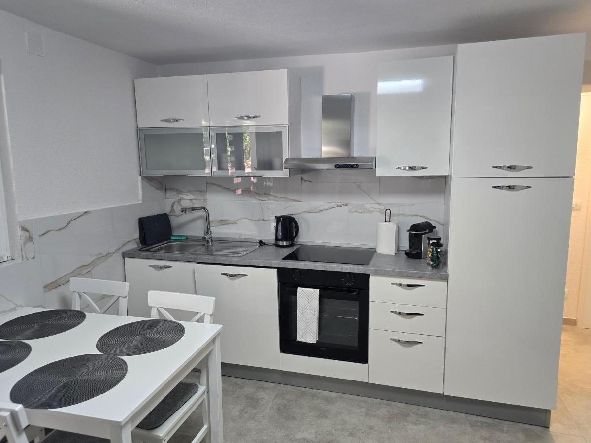 Appartamento con 2 Camere da Letto e Terrazza 