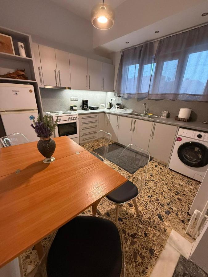 Skyfall with a large balcony in Central Kiato - Bed and Breakfast Kiáto