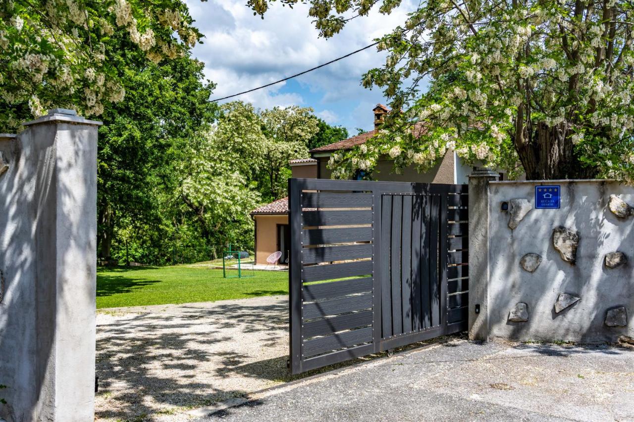 Villa Ferlini in Central Istria with private 10000 m2 garden, wellness & family activities on plot - B&B Svetvinčenat
