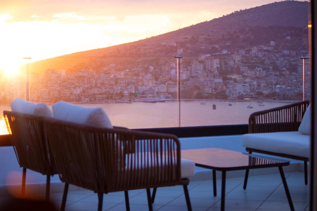 Luxury Sea View Penthouse with Huge Terrace & Garage - B&B Sarandë