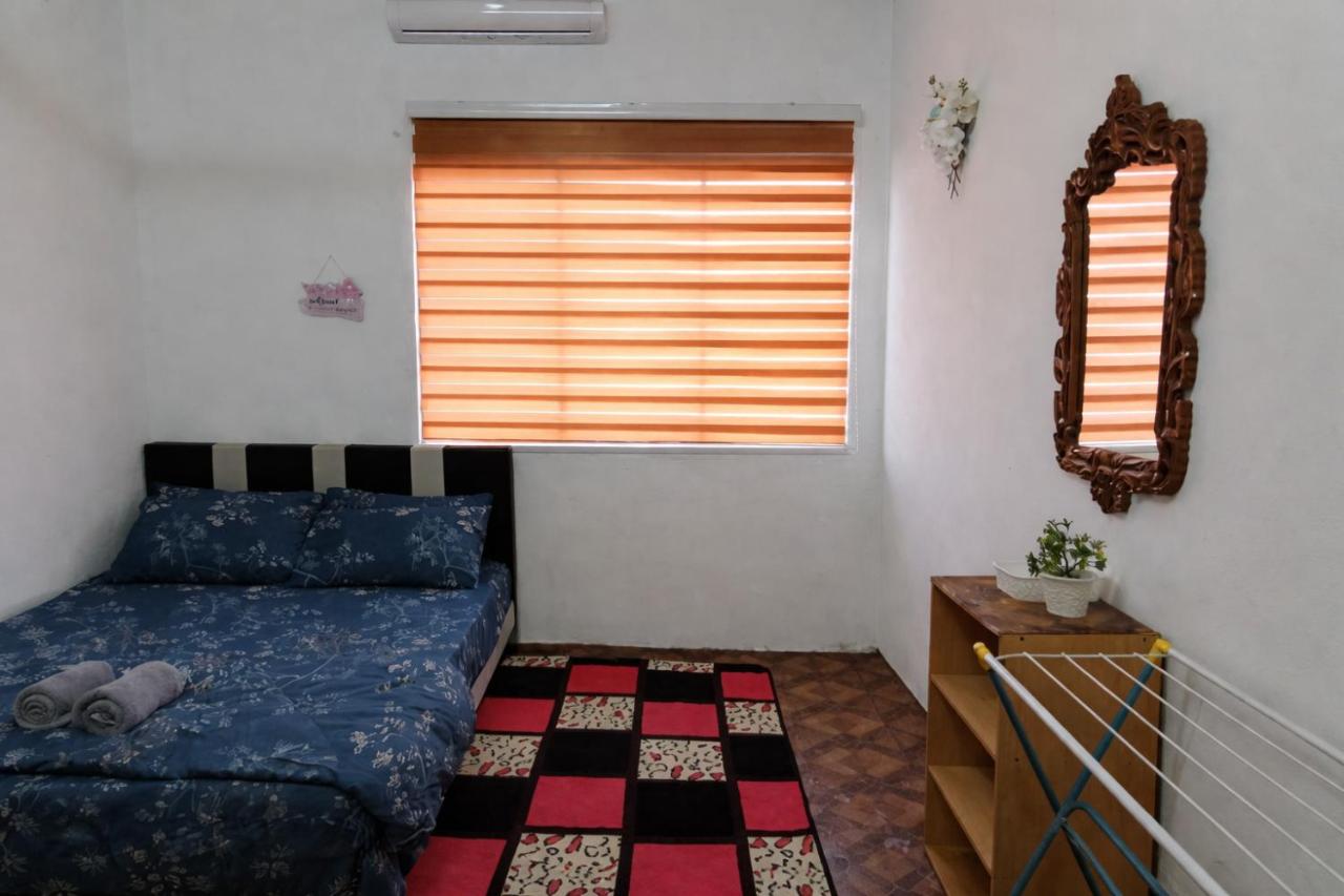 MKF Homestay, Taman Mutiara - B&B Batu Pahat