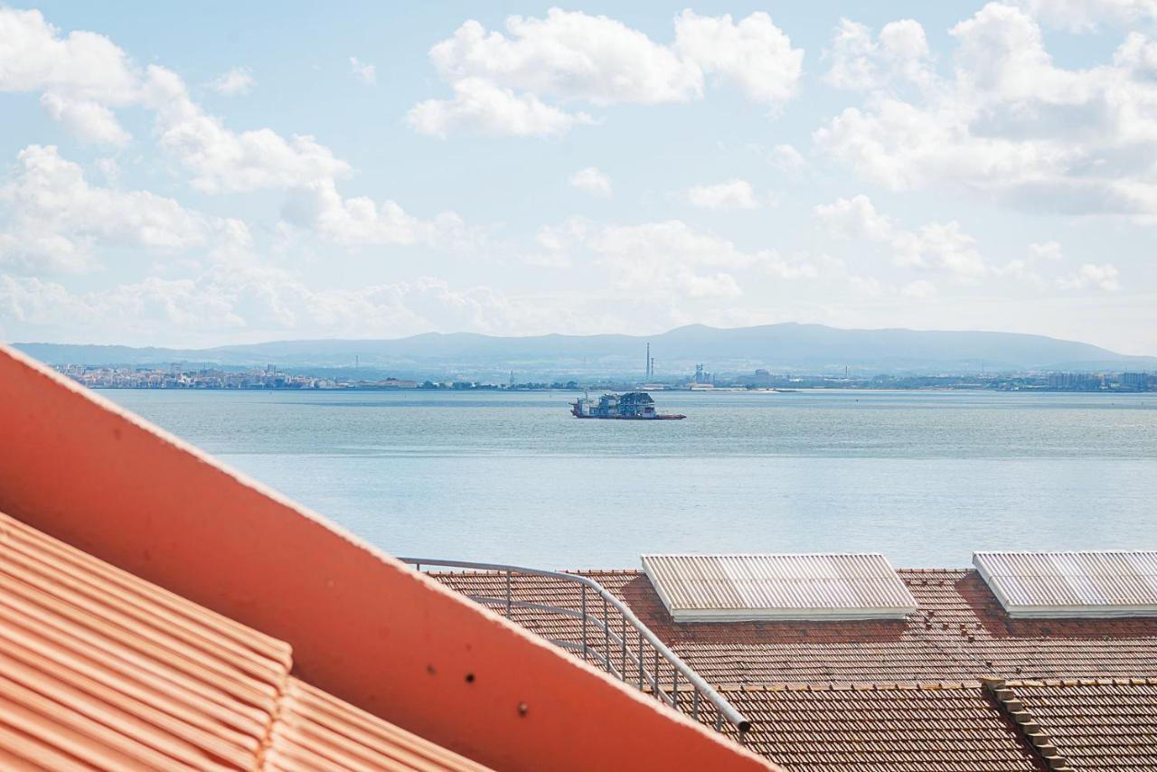 VIEW ! Penthouse historical center with 3 terasses amazing river view - B&B Lisbon