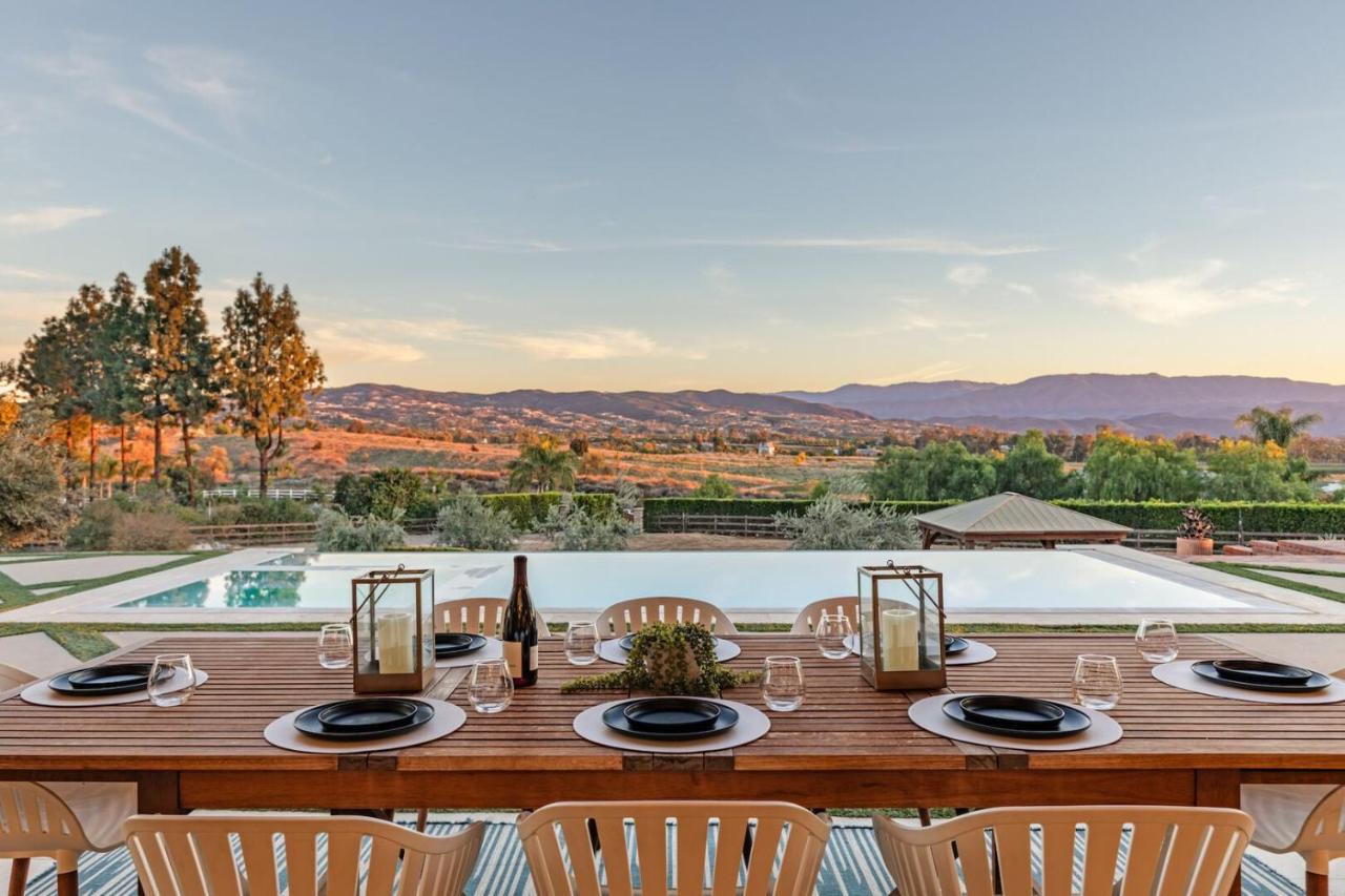 Via de la Sky Ranch - Sprawling Tuscan Villa in Wine Country - B&B Temecula
