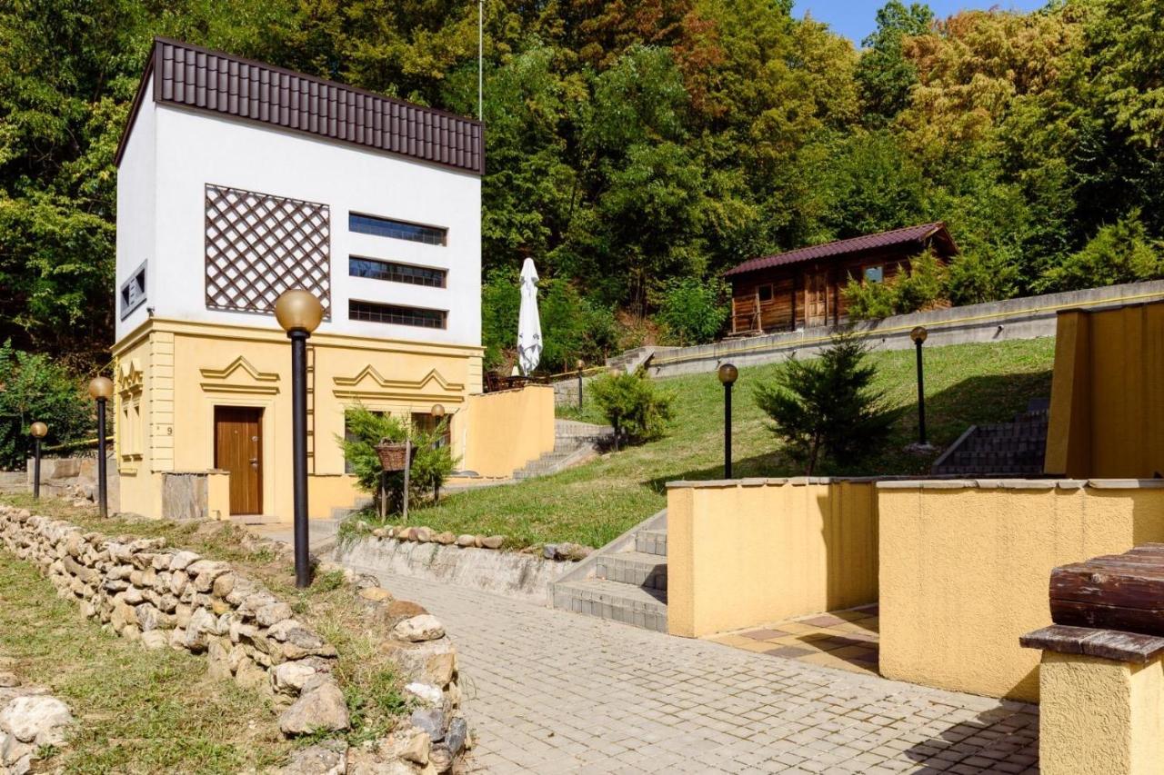 Pensiune Tara Luanei Sarata Monteoru - B&B Sărata-Nenciuleşti