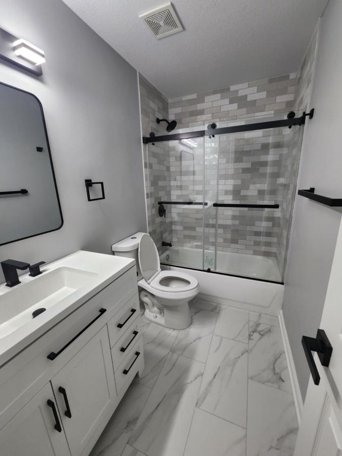 OLathe Lux Retreat 4 Bedroom Olathe Home 4 Bath 2K 3Q sleeps10 - Chambres d'hôtes Olathe