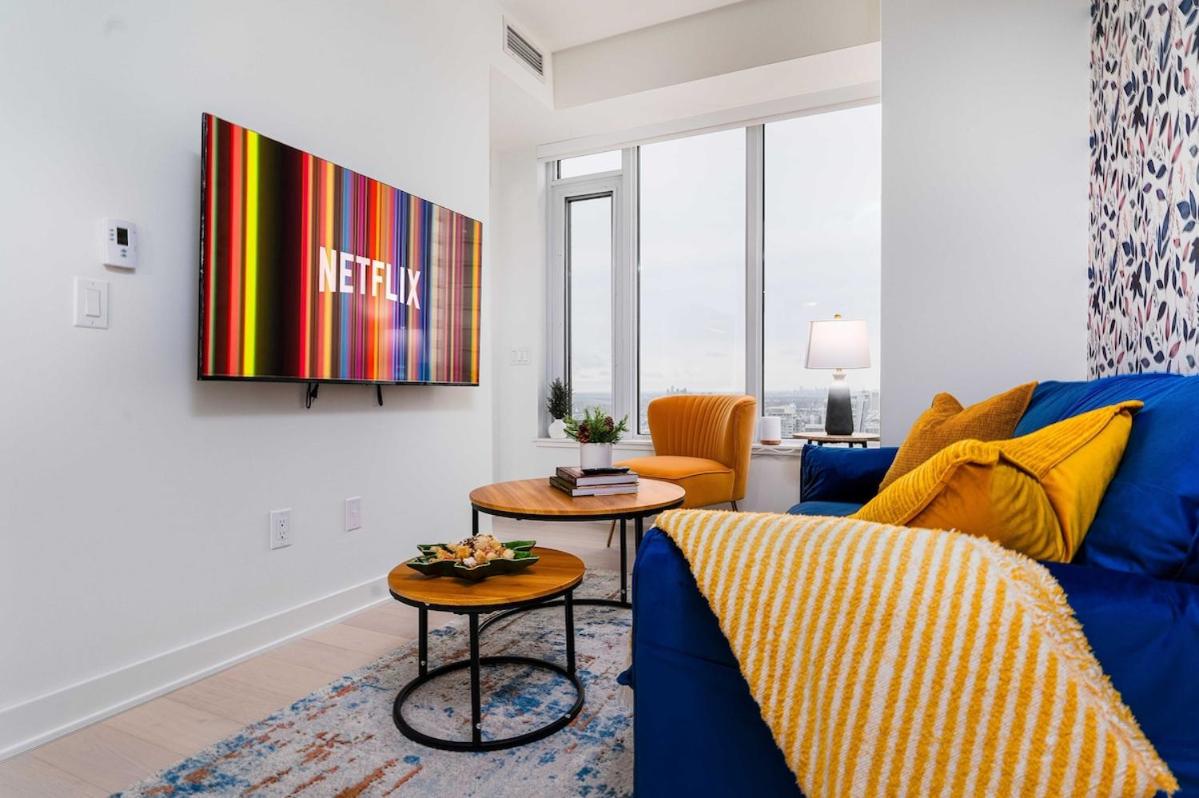 Bright 2BR Apartment with Stunning City Views - B&B Toronto