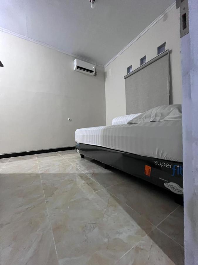 Whale Shark Homestay Gorontalo - B&B Pohe