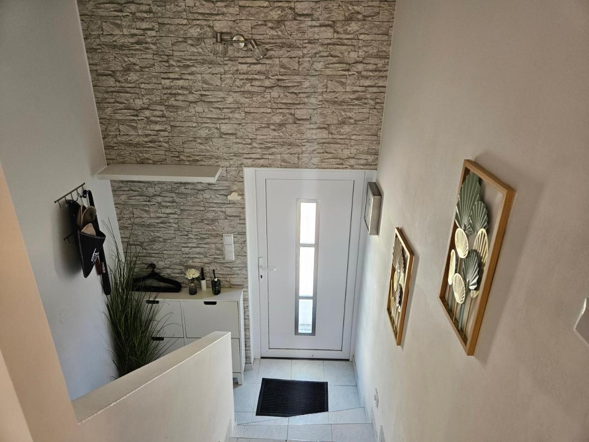 Modernes Haus nahe See mit Garten & Terrasse - Ferienwohnung Velm