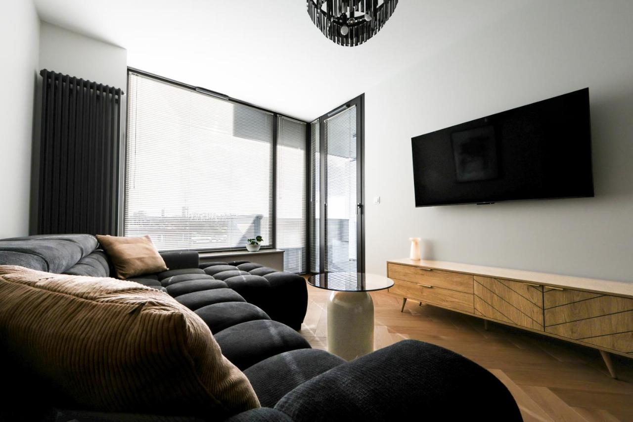 Apartamenty ARTE - Reduta 95 - garaż faktura VAT - Chambres d'hôtes Lublin