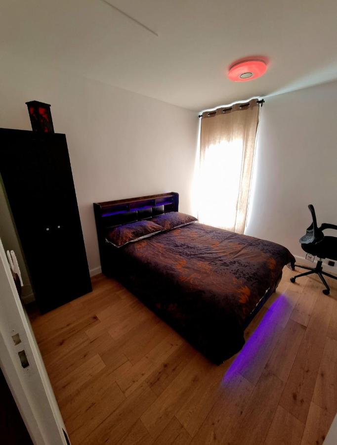 Chambre à clés Paris au pied du RER A - B&B Houilles