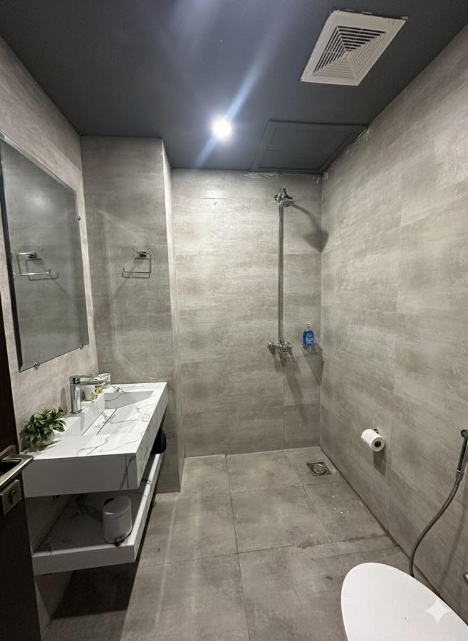 Premium One Bed Apartment Close to MM Alam Road Gulberg 3 - B&B Lahore