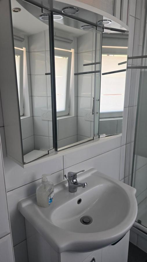 Alex Ferienwohnung - nahe ZOB & Hbf - B&B Lübeck