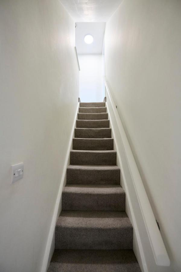 Cosy 2 Bedroom house, Contractors, Families, Relocations - B&B Oswaldtwistle