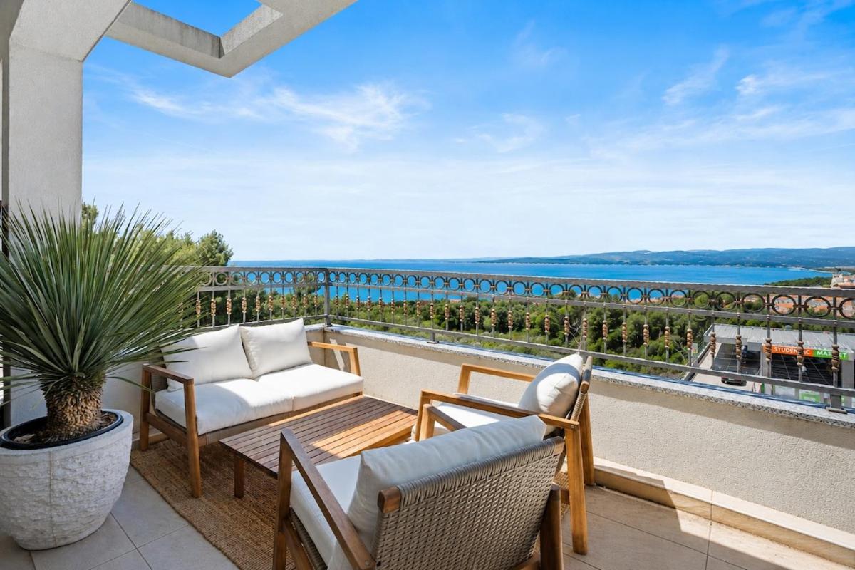 Yucca Residence - Sea View Penthouse with Jacuzzi - B&B Baška Voda