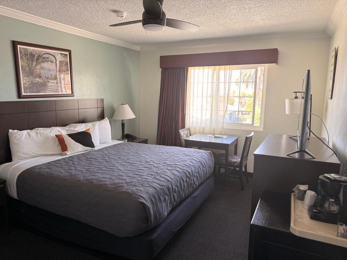 Zimmer mit Kingsize-Bett und Aussicht
