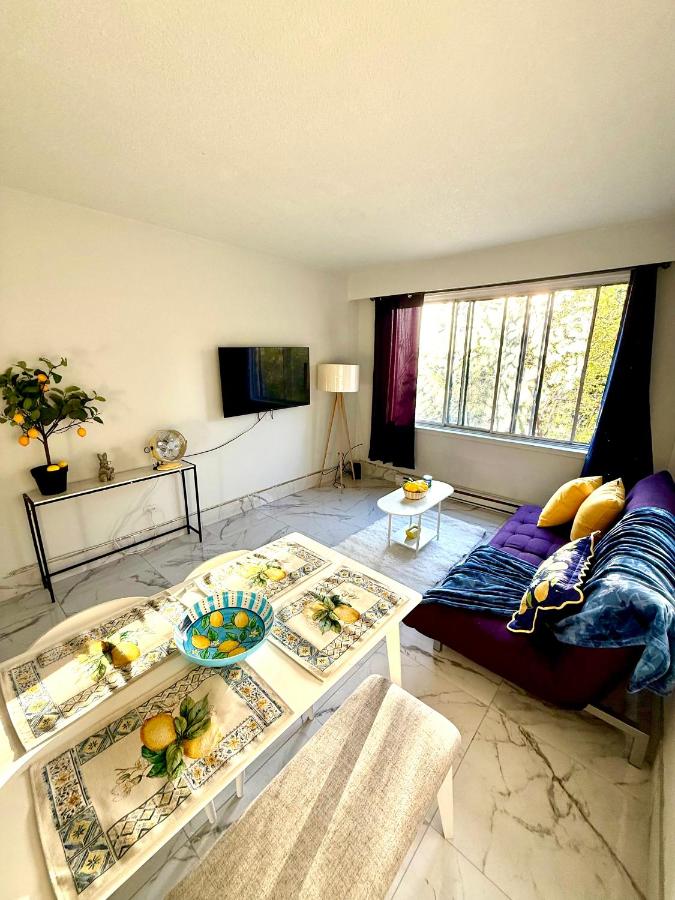 Feel like Positano 1 Bedroom apartment near Bell Center in heart Montreal downtown - Chambres d'hôtes Montréal