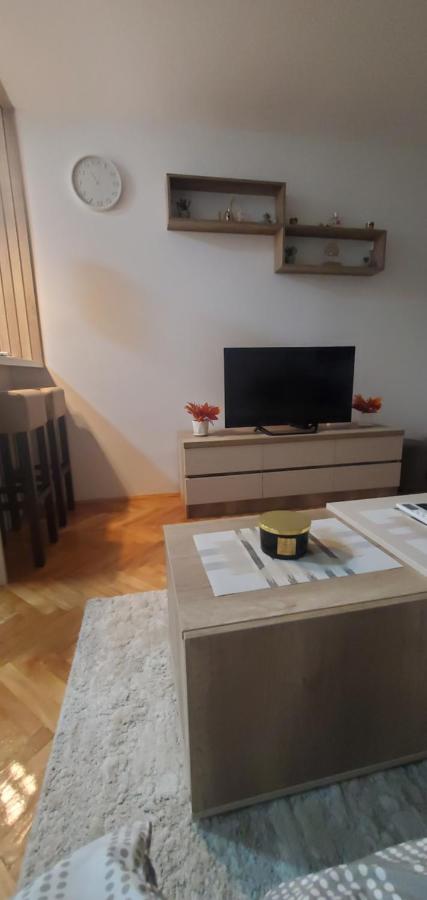 Studio Inn "next to Delta & Free Parking " - Ferienwohnung Niš
