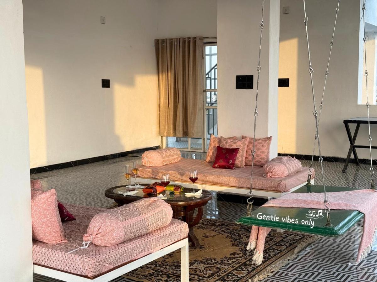 1BHK near city center Wisteria by Iracalls - Chambres d'hôtes Udaipur