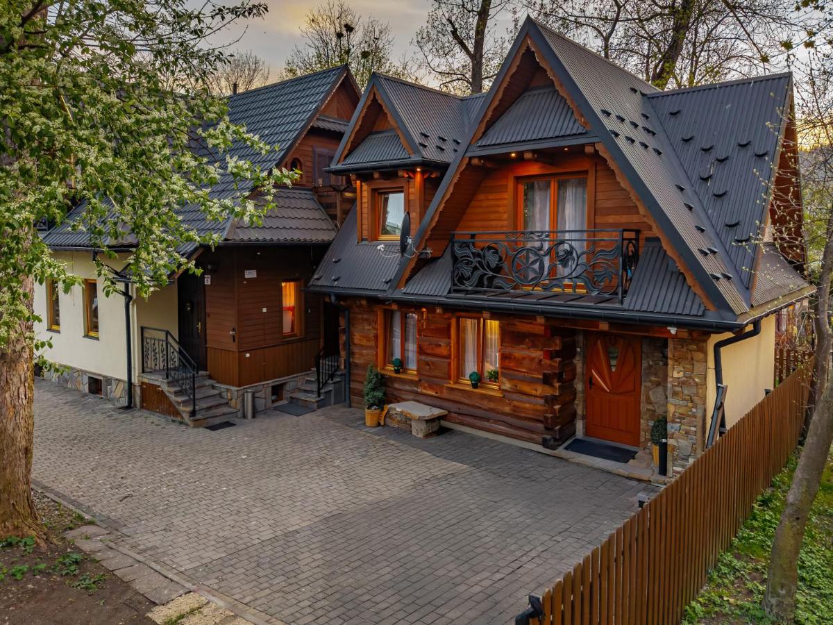 Góralski Domek Waluś Zakopane - ŚCISŁE CENTRUM - Jedyny domek na Krupówkach - B&B Zakopane