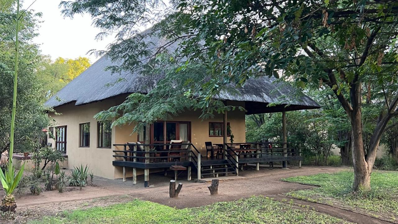 Spacious Family Villa, close to Krugerpark entrance - Chambres d'hôtes Phalaborwa