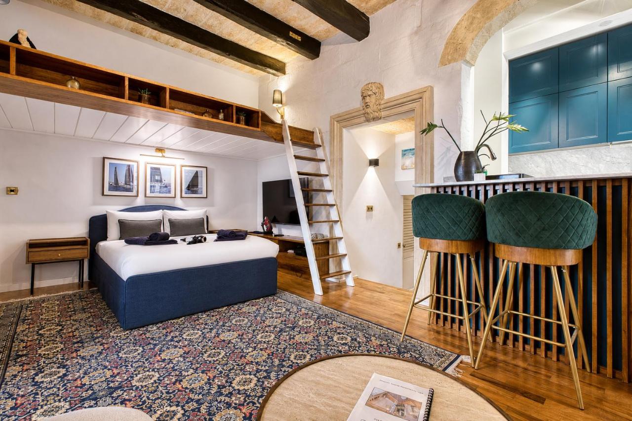 Luxury loft apartment with Maltese balcony LDEM2-1 - B&B La Valletta