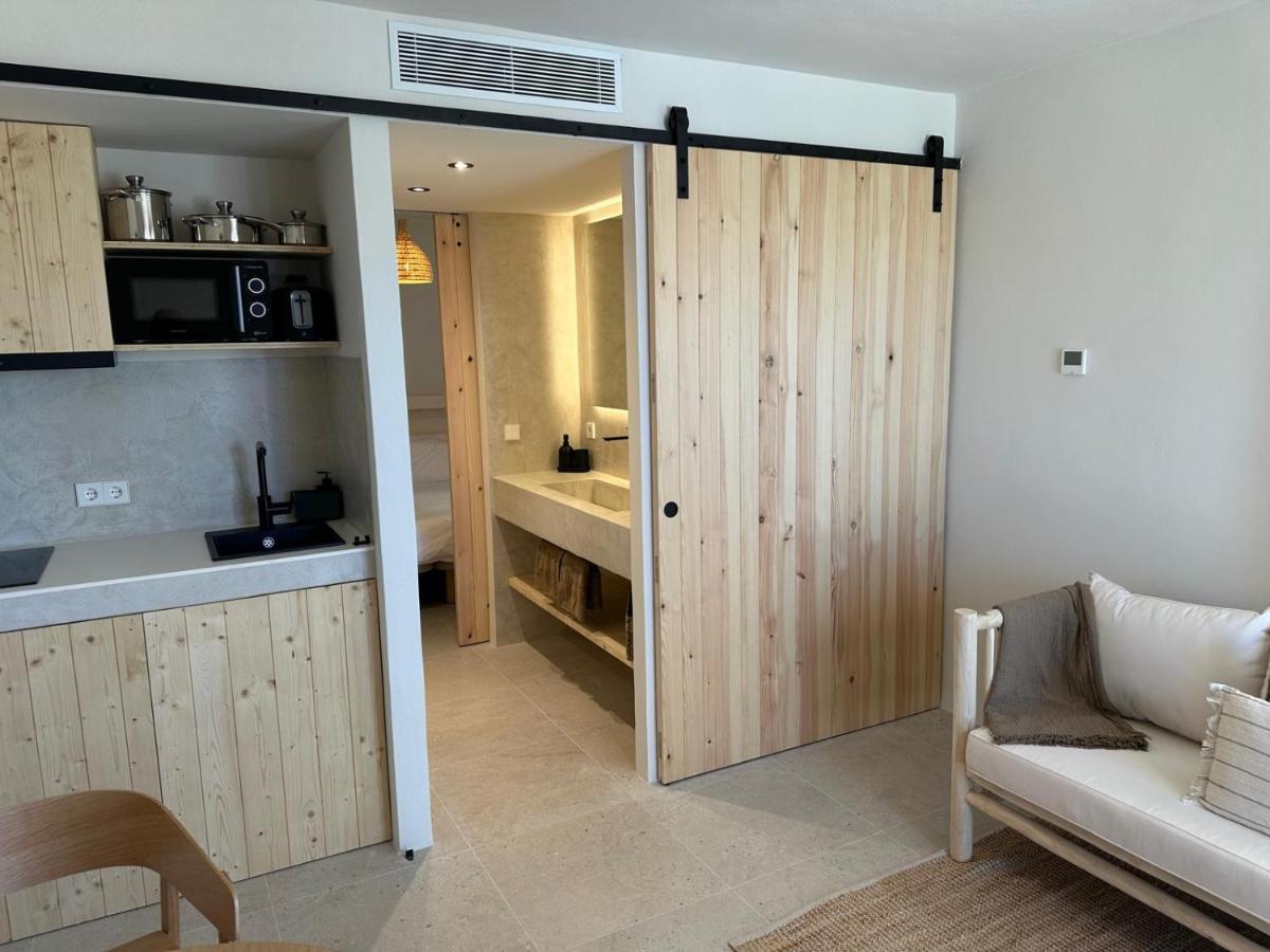 Apartamentos Eugenio by Formentera Passport - Bed and Breakfast La Savina