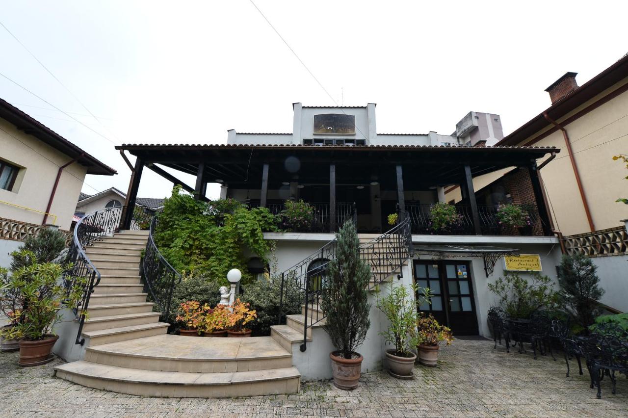 Pensiunea Antique - B&B