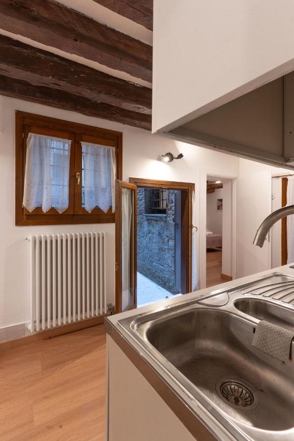 Casa dei Greci close by Biennale and San Marco - B&B Venice