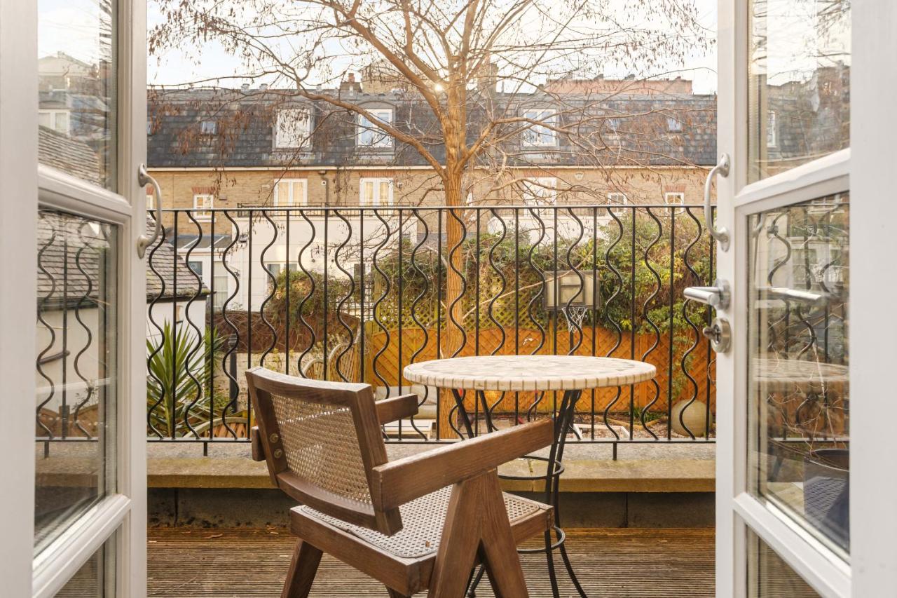 Chelsea 2BR Flat with Balcony • Fulham Broadway 7min - Ferienwohnung London