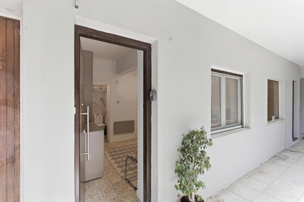 Flisvos Marina garden studio - B&B Athens