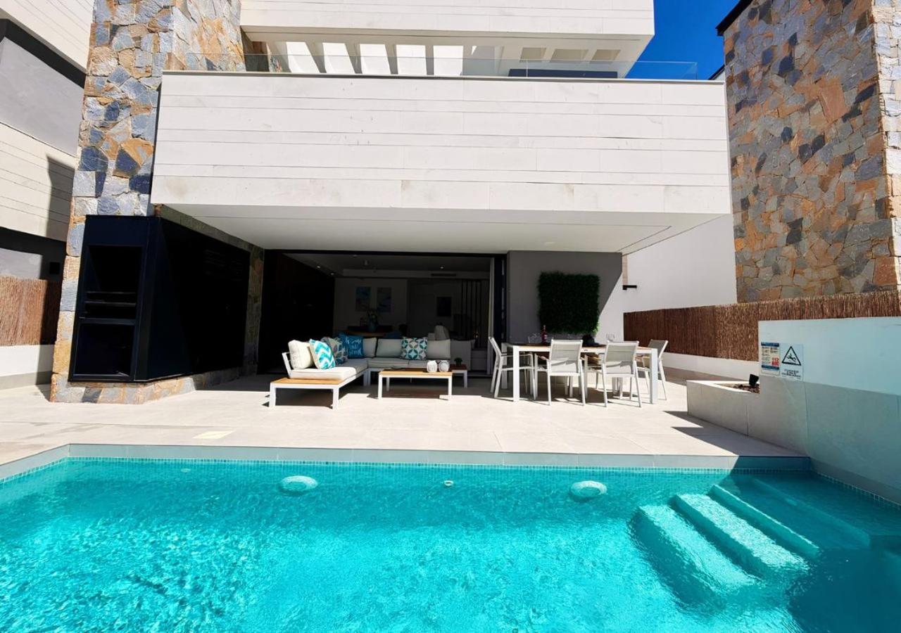LUXURY VILLA ALMENDRO 15 WITH PRIVATE HEATED POOL at SANTA ROSALIA RESORT by PREMIUM SPAIN PROPERTIES - Chambres d'hôtes Torre-Pacheco